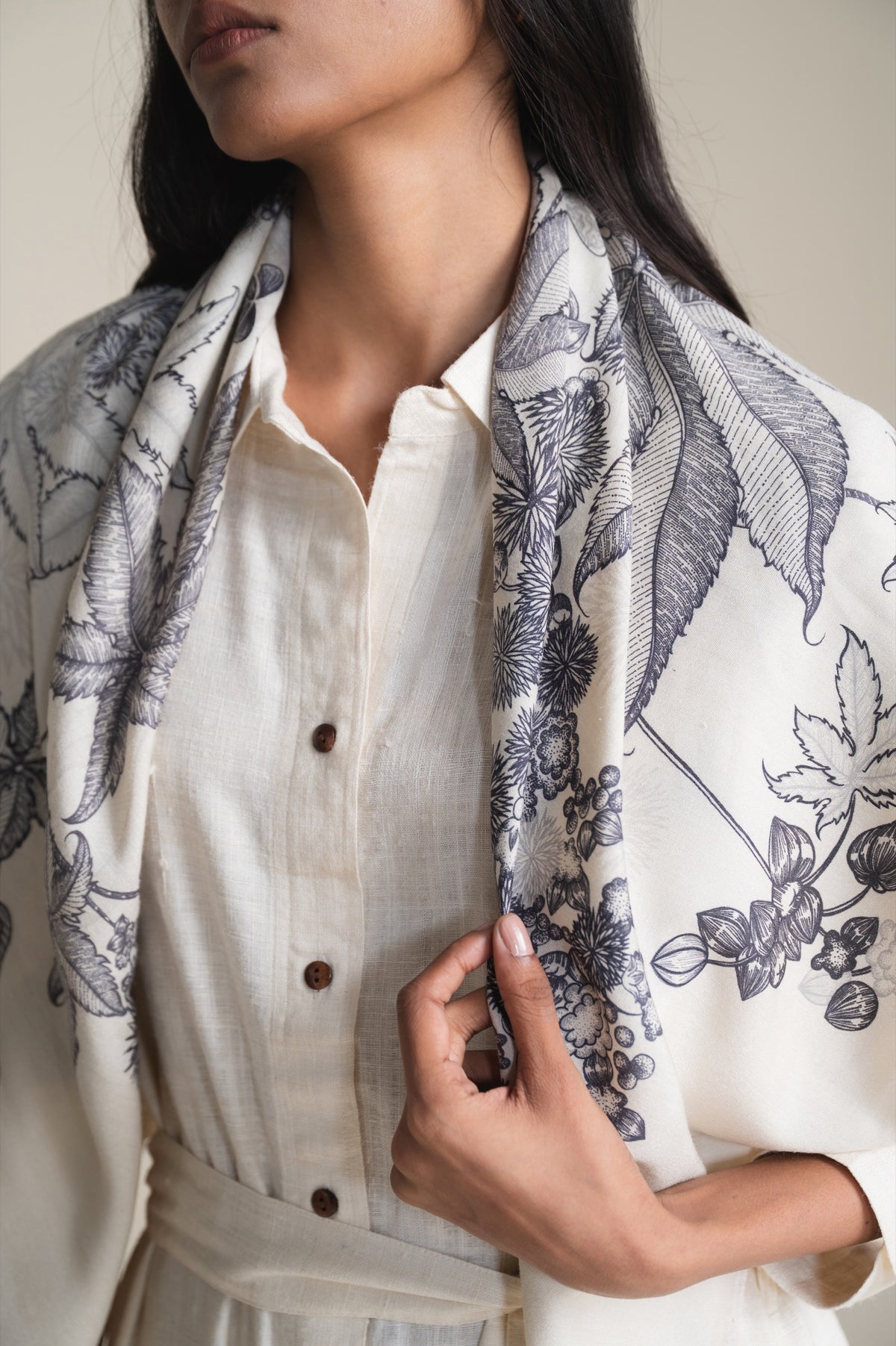 The Eranda Scarf | Black and white