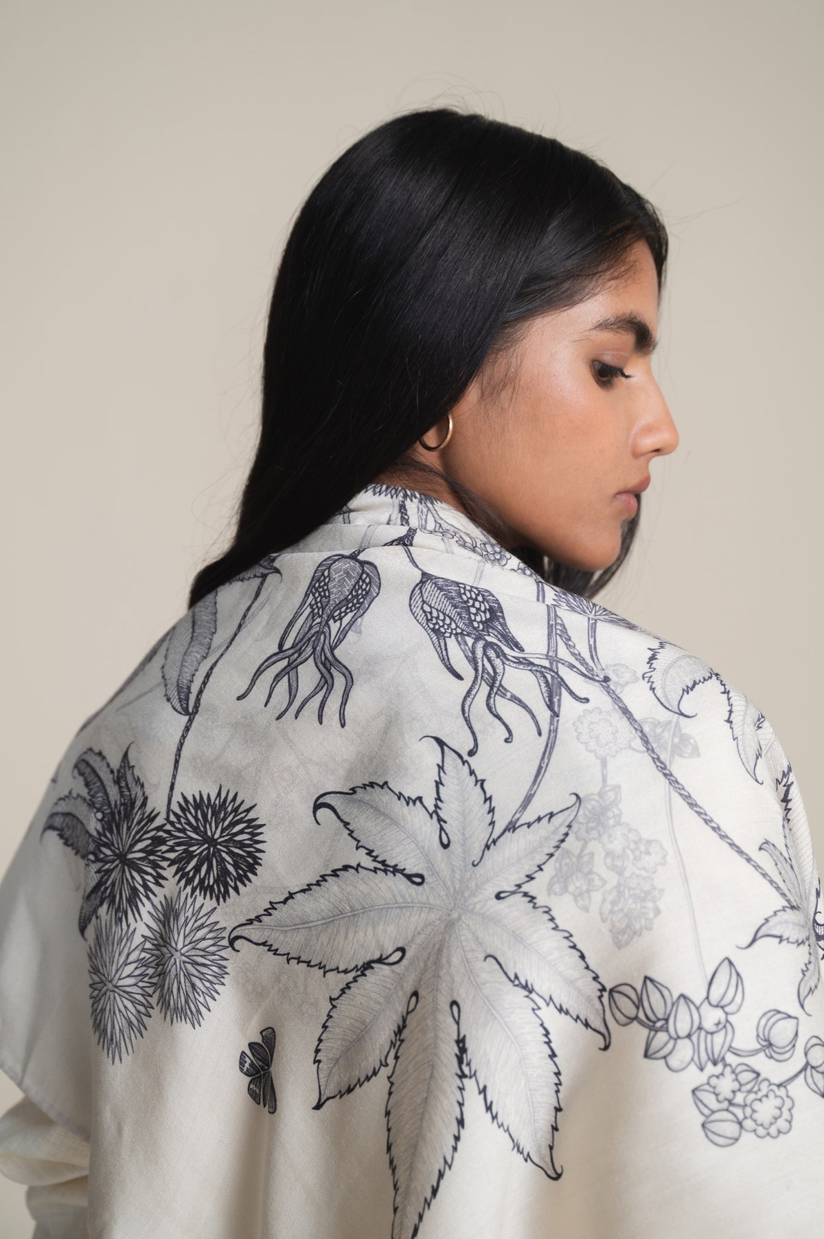 The Eranda Scarf | Black and white